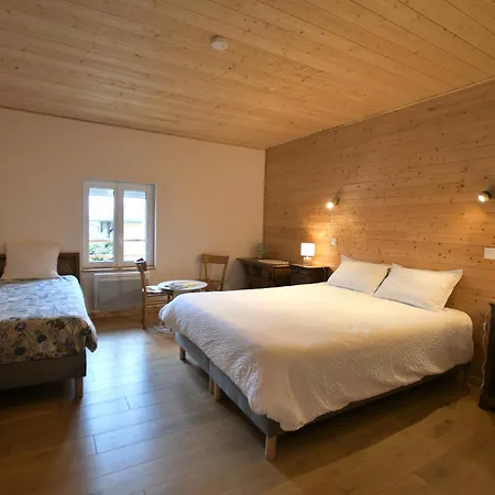 D'hote L'oiseau Blanc Oda ve Kahvaltı Saint-Nizier-le-Desert