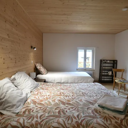 D'hote L'oiseau Blanc Oda ve Kahvaltı Saint-Nizier-le-Desert